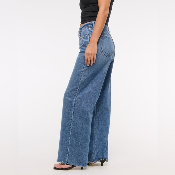 Abercrombie & Fitch Dark Wash Curve Love low rise the baggy 34 short / 18s - Picture 2 of 8